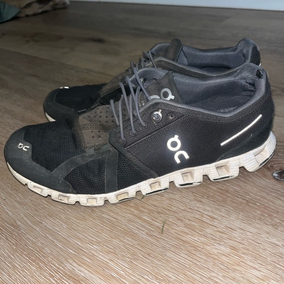 On clouds - Picture 3 of 4